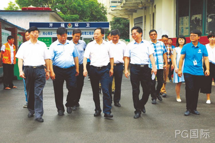 四川林业局党组成员、副局长李蔚