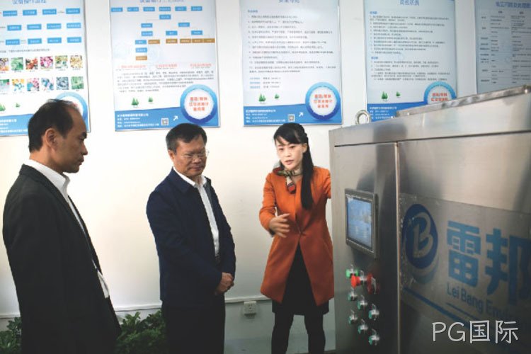 贵州省委常委、贵阳市委书记胡忠雄